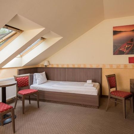 Hotel Ostruvek Прага Екстер'єр фото