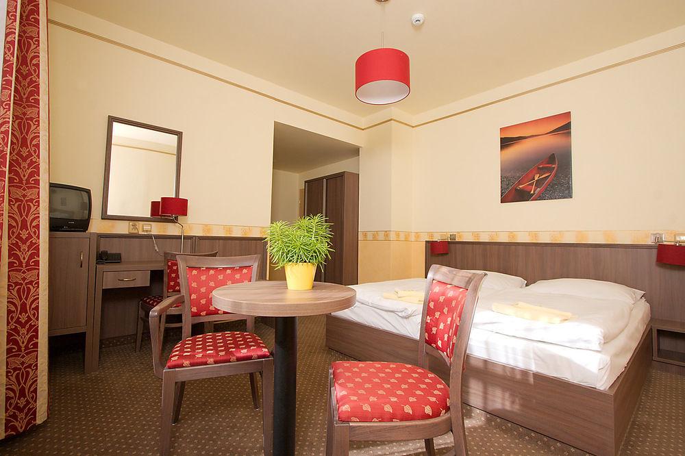 Hotel Ostruvek Прага Екстер'єр фото