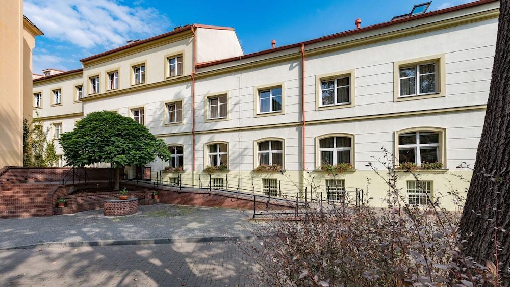Hotel Ostruvek Прага Екстер'єр фото