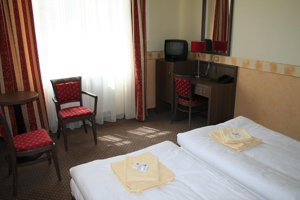 Hotel Ostruvek Прага Екстер'єр фото