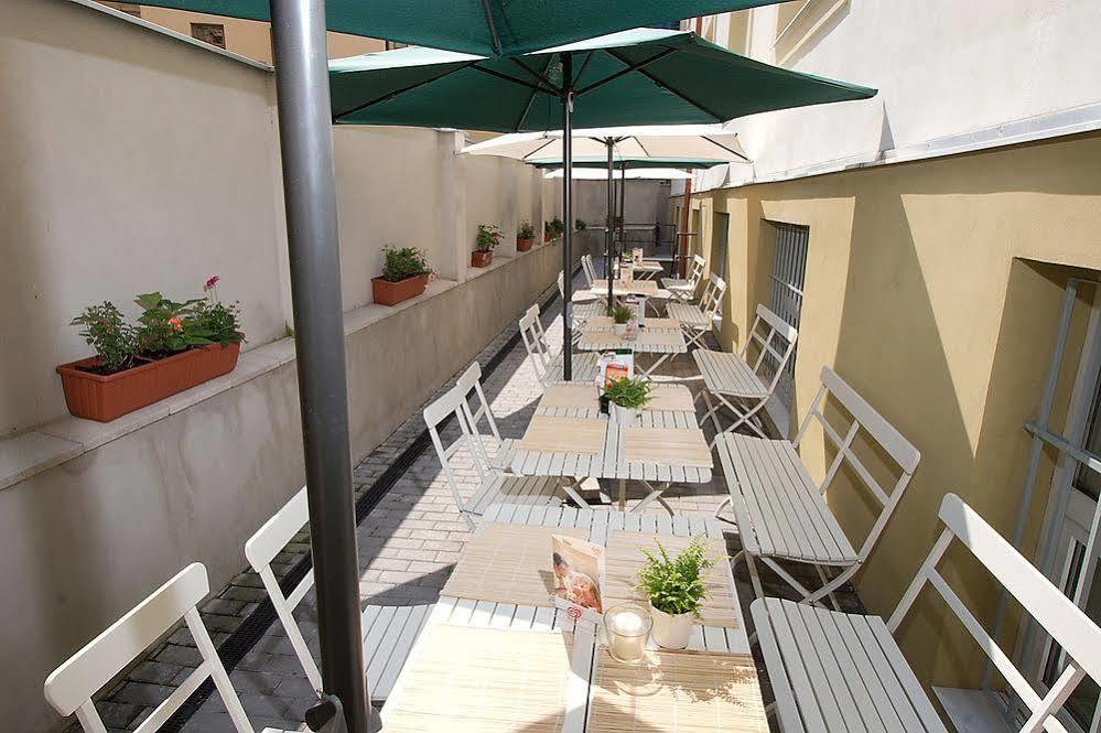 Hotel Ostruvek Прага Екстер'єр фото