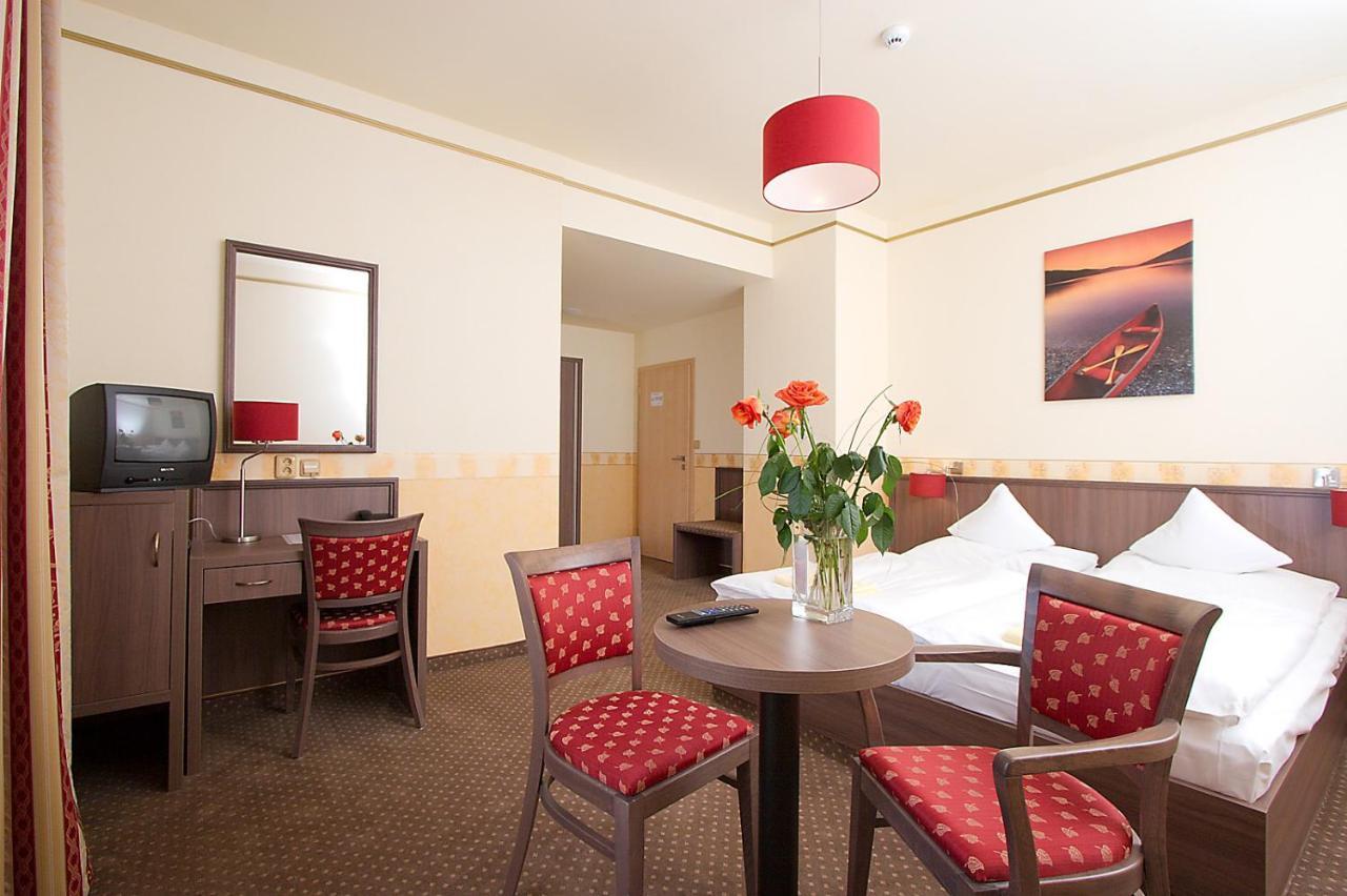 Hotel Ostruvek Прага Екстер'єр фото