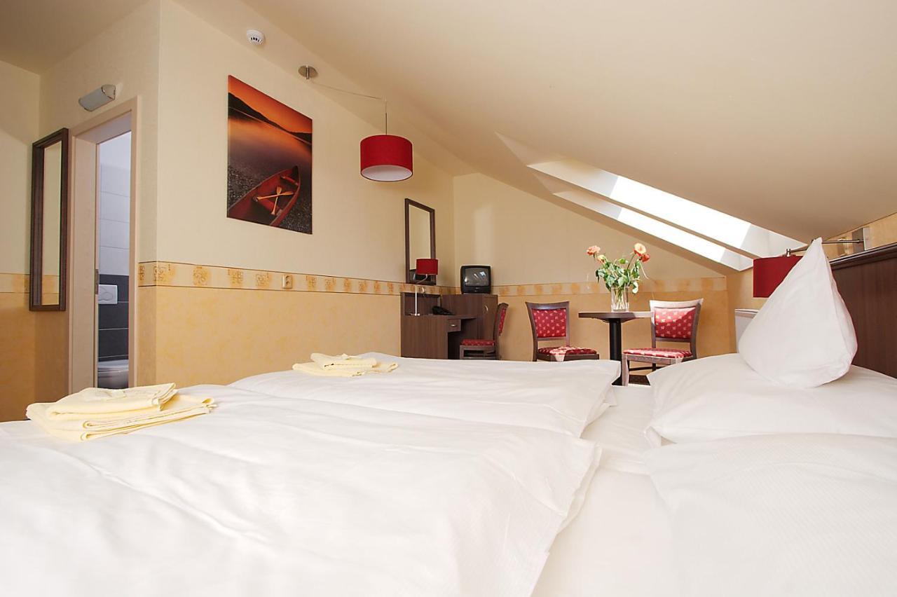 Hotel Ostruvek Прага Екстер'єр фото