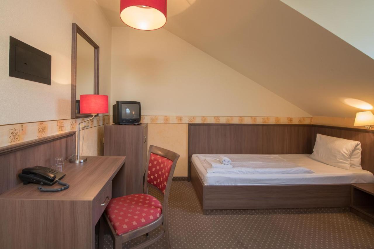 Hotel Ostruvek Прага Екстер'єр фото