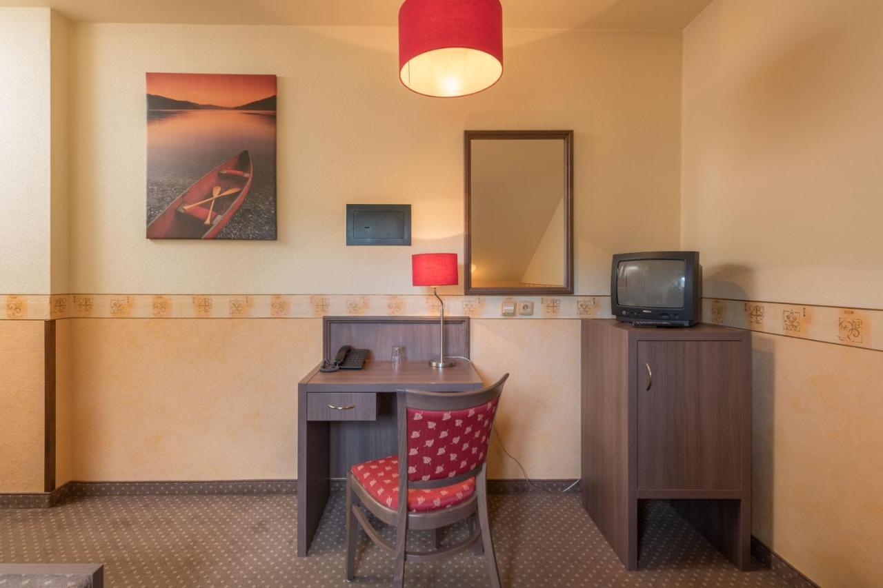 Hotel Ostruvek Прага Екстер'єр фото